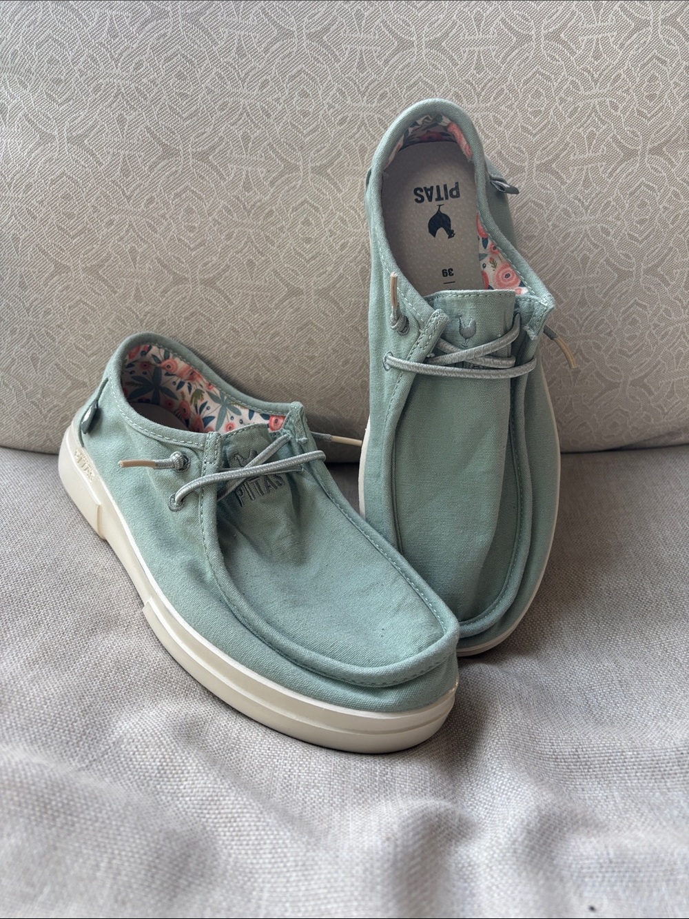 NWOT Pitas Walk In Dafne Shoes